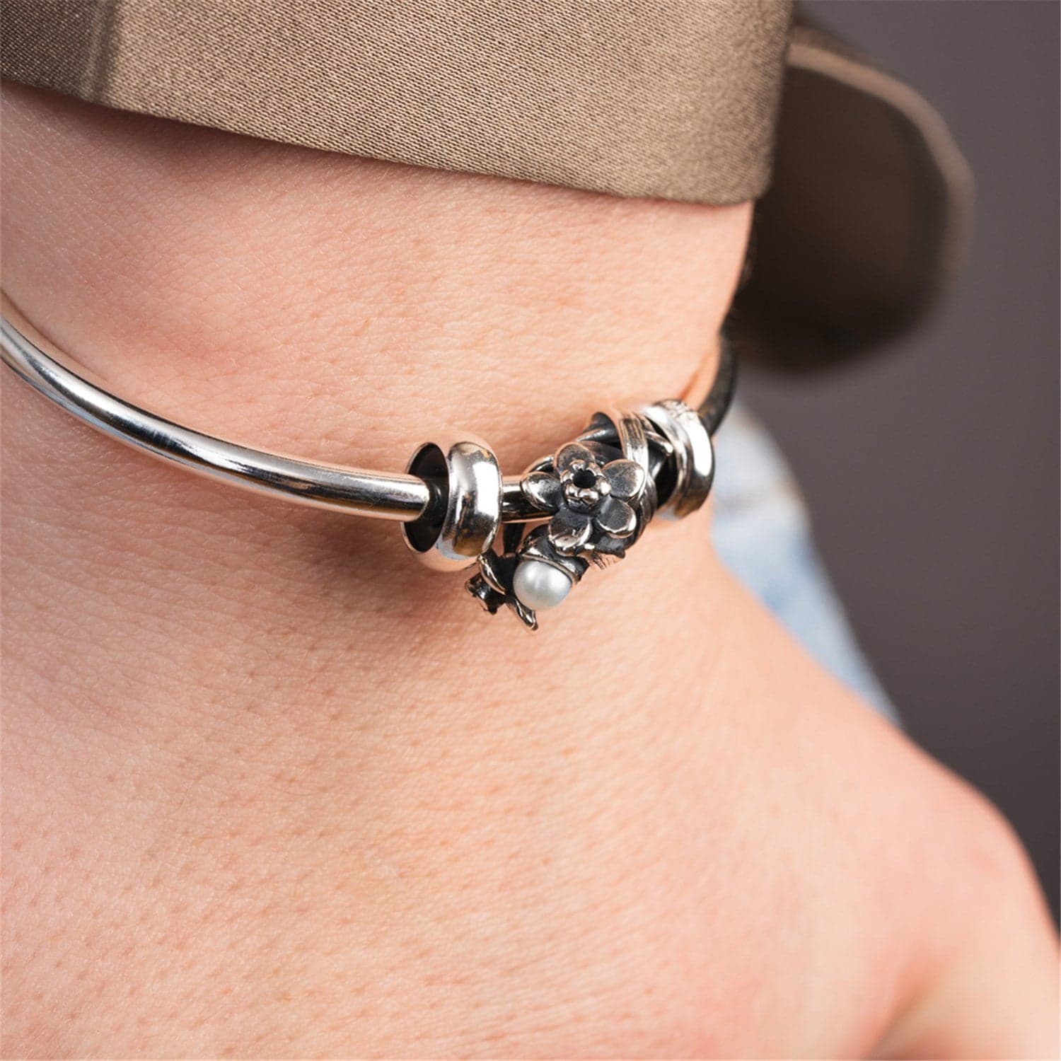 Daffodil of March Bangle - M 2